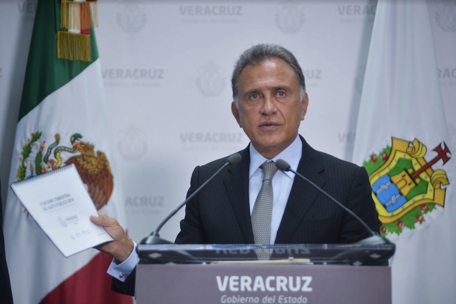 Denuncian a Yunes ante FGR por compras a sobreprecio