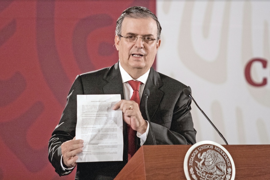 México pacta frenar flujo en 45 días, indica Ebrard