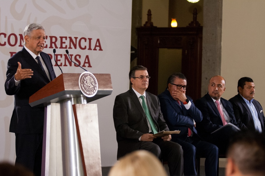 Crea AMLO comisión para poner en marcha plan migratorio