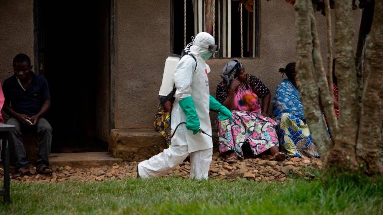 Analiza OMS declarar emergencia de preocupación internacional por ébola