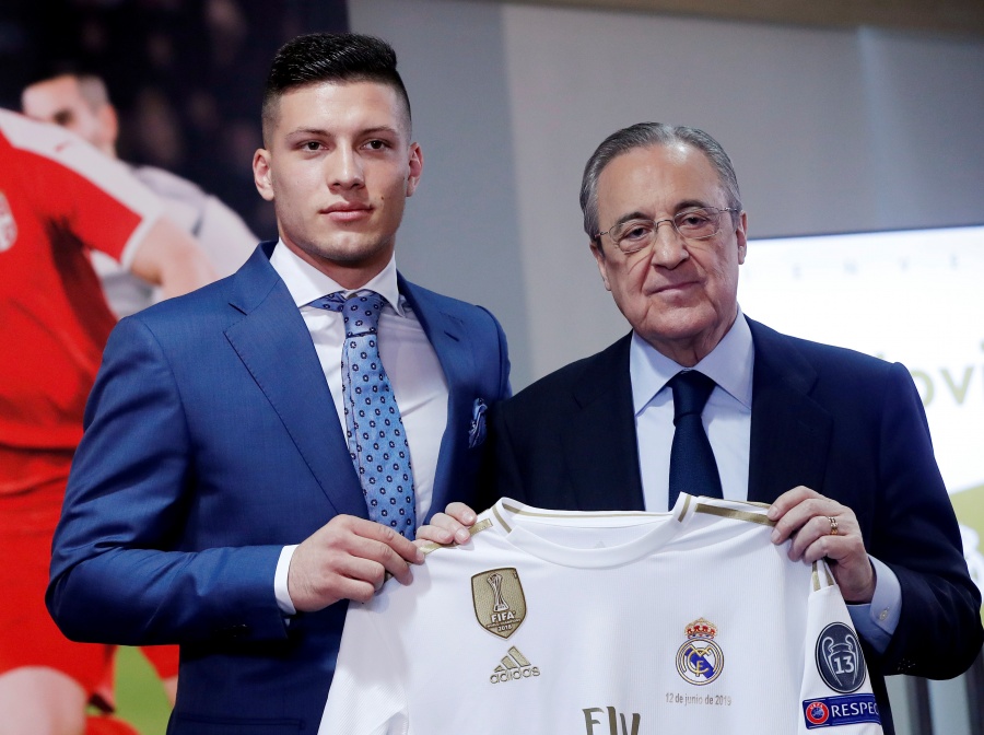 Real Madrid presenta a Luka Jovic como su nuevo jugador