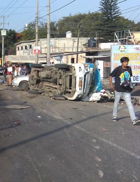 Accidente de trailer deja al menos 5 muertos y 19 lesionados