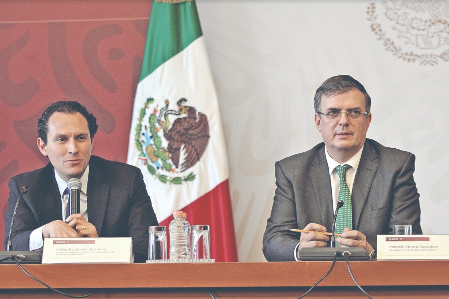 Trump muestra el acuerdo migratorio, pero México lo niega