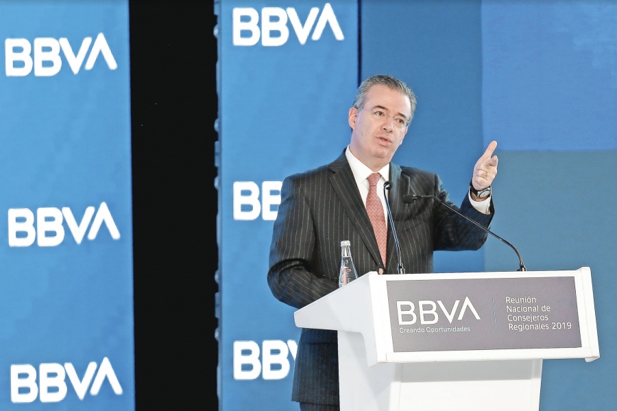 Urzua cuenta anecdotas, y Romo pide apoyar a Pemex
