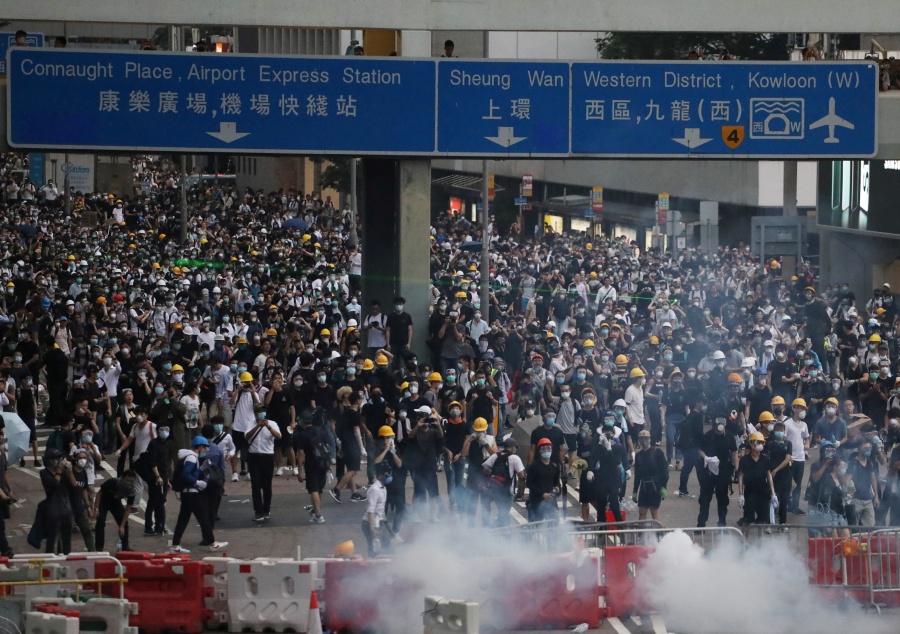 Miles protestan en Hong Kong, por ley de extradiciones