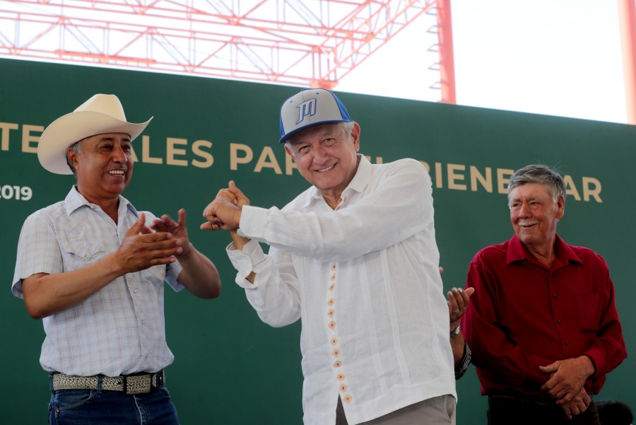 Anuncia AMLO “quitas” a créditos del Infonavit