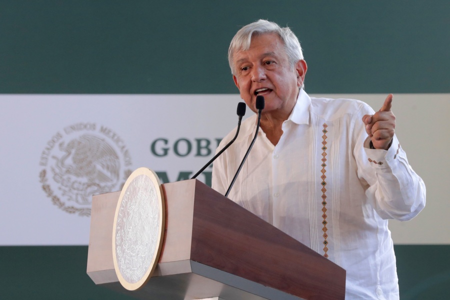 Promete AMLO poner en funcionamiento planta petroquímica