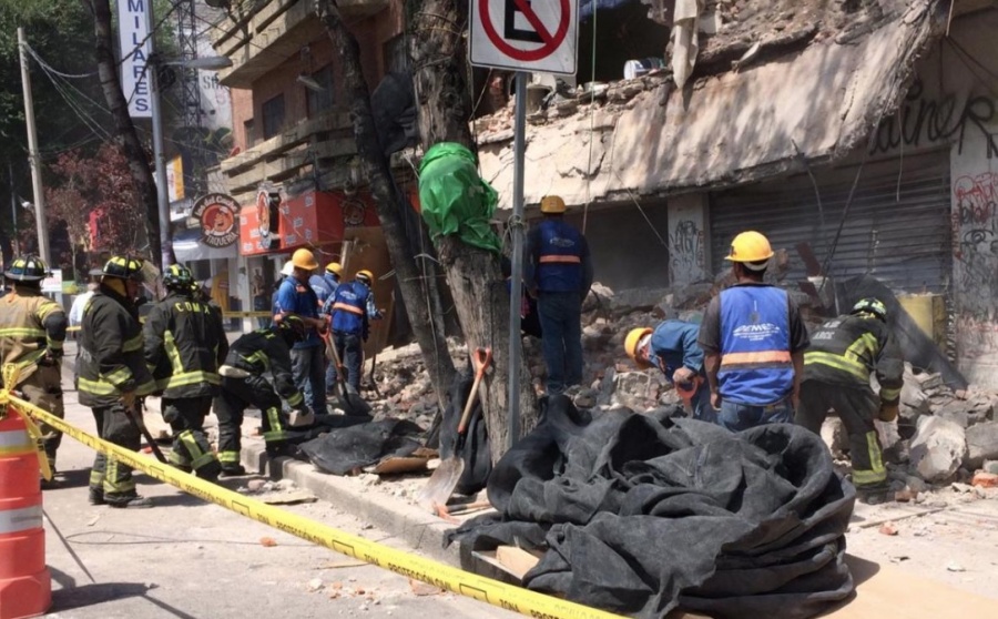 Colapsa parte de edifico en demolición en la colonia Portales