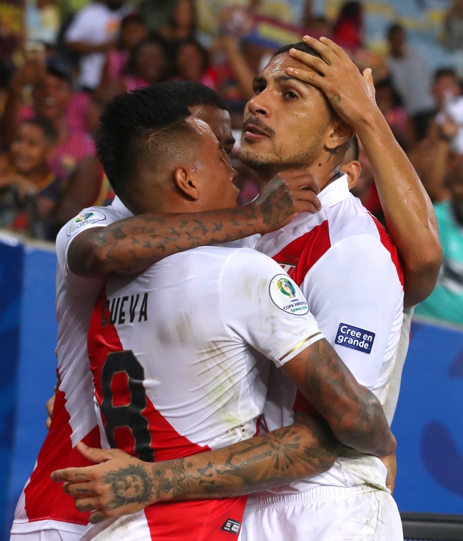 Perú doblega a Bolivia y se acerca a cuartos de final en la Copa América