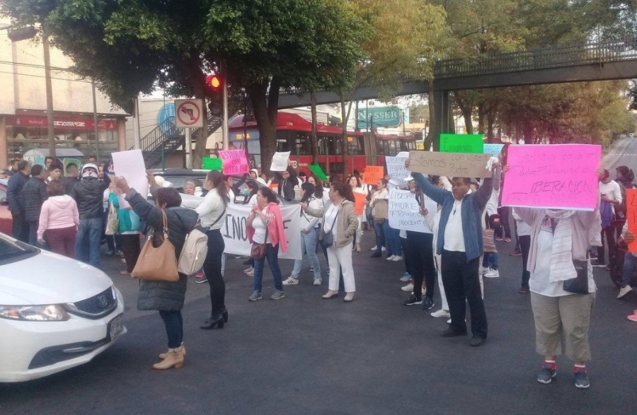 Manifestantes cierran Insurgentes Sur y Ayuntamiento, en Tlalpan