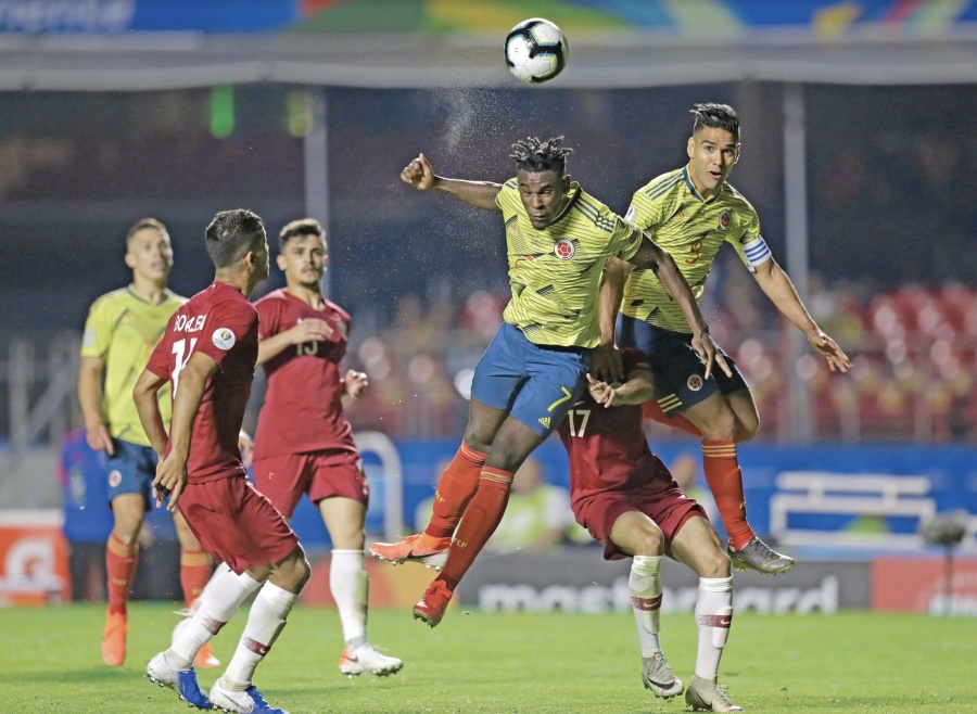 Colombia entra a cuartos con cabezazo letal frente a Qatar