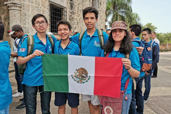 México es campeón de la XXI Olimpiada Matemática