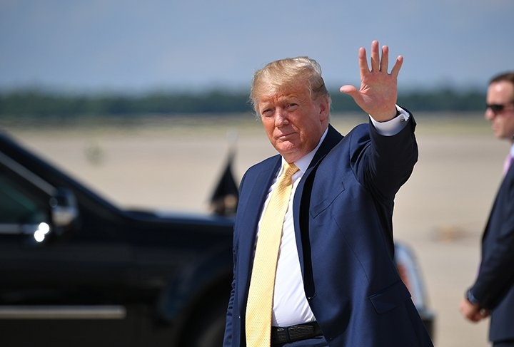 Donald Trump defiende las redadas masivas