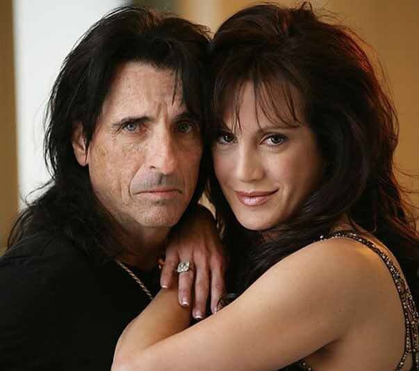 Alice Cooper tiene un pacto de muerte con su esposa