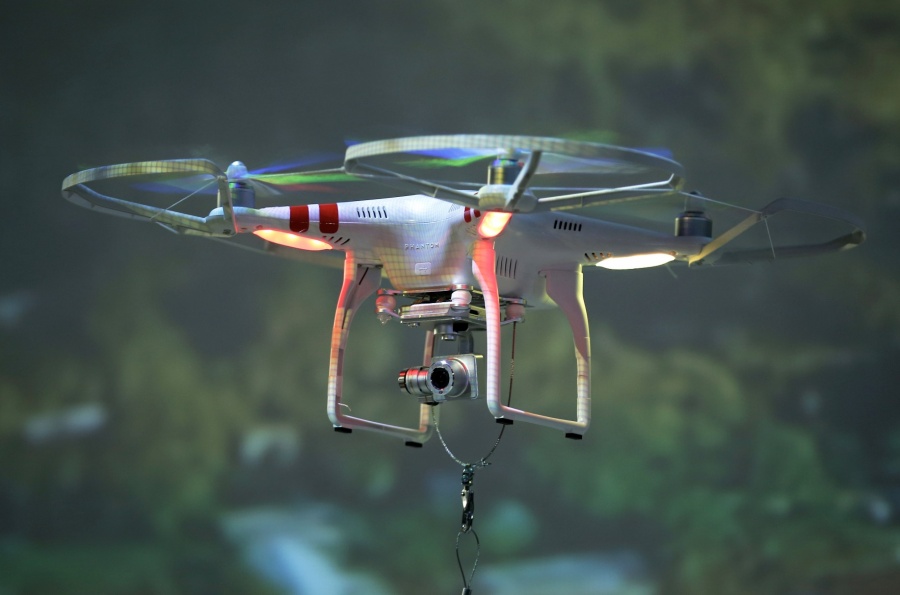 Chinos buscan armar drones en California