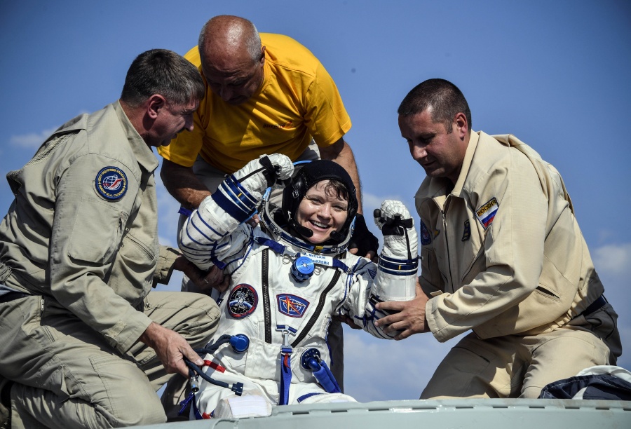 Astronautas regresan a la Tierra tras misión en la Estación Espacial Internacional