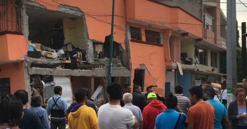 Explosión en vivienda provoca dos heridos en Iztacalco