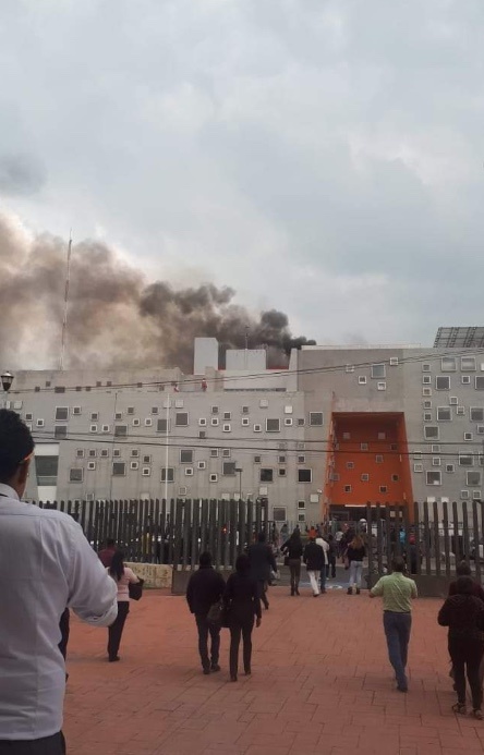 Reportan incendio en hospital de Zumpango