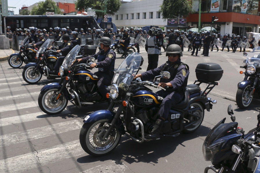 Despliegan ocho mil policías para resguardar festejo de AMLO en el Zócalo