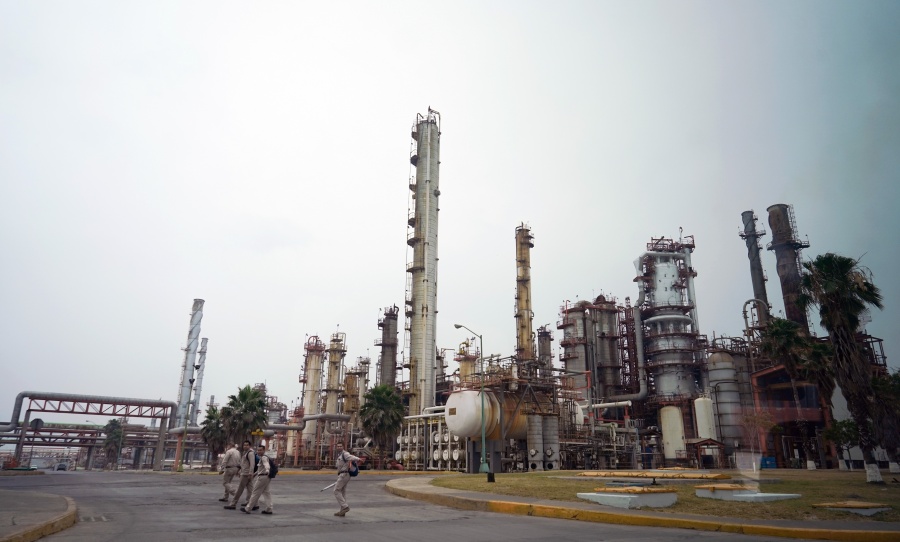 Tienen industria de petróleo y gas perspectiva negativa