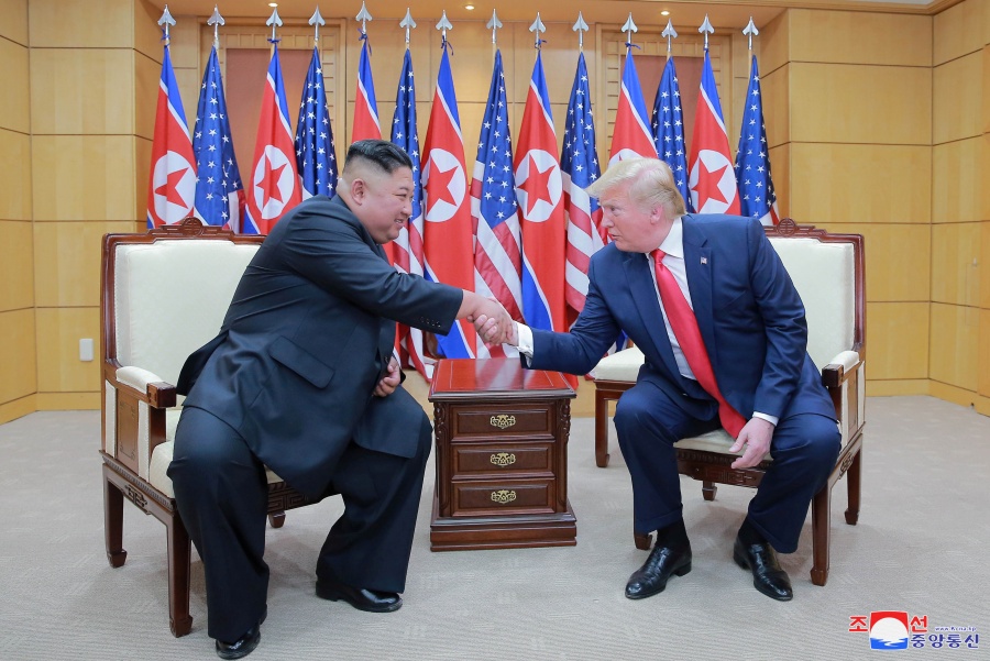 Cumbre entre Norcorea y EU supone fin de hostilidades: Moon