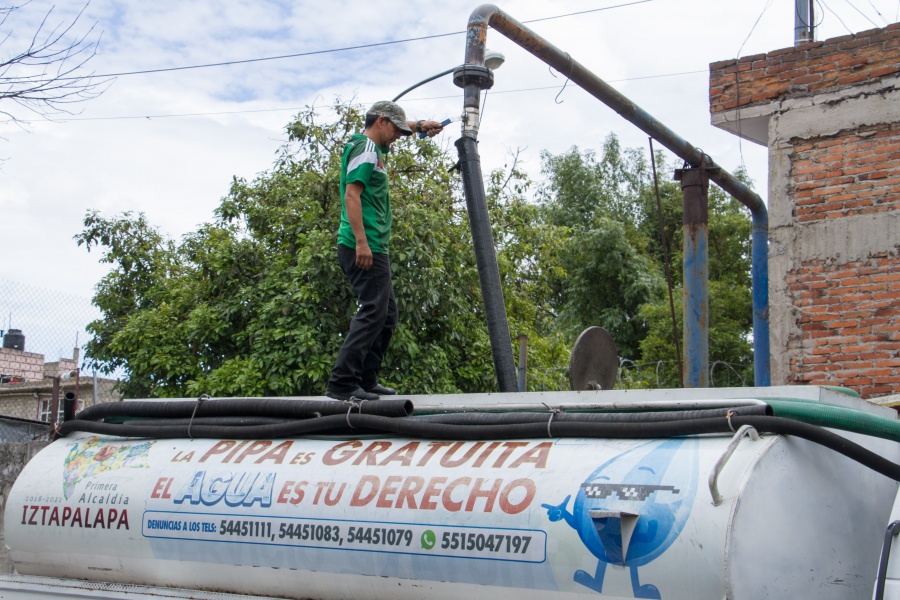 Firma AMLO decreto para garantizar derecho al agua
