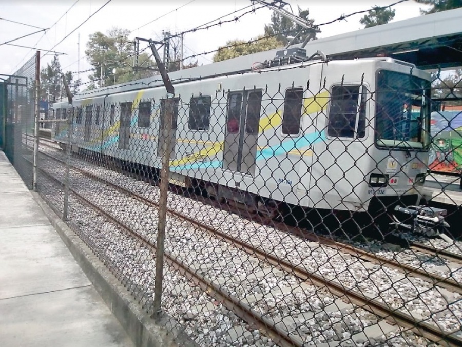 Cierre de Tren Ligero sorprende a usuarios