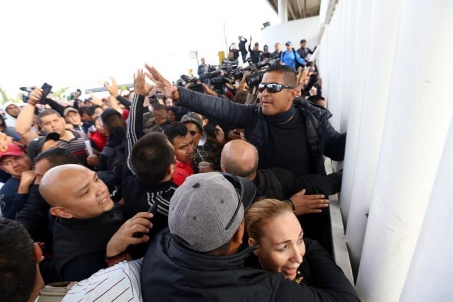 Agreden a la comisionada de la Guardia Nacional en protesta de la Policía Federal