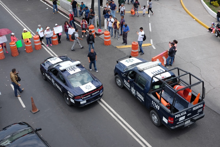 Por tercer día, policías federales afectan circulación en Anillo Periférico, en Iztapalapa