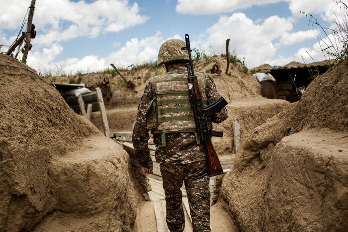 Explosión en base militar, deja dos muertos en Azerbaiyán
