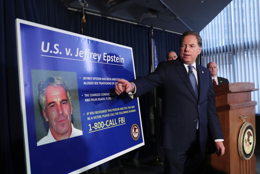 Detienen al multimillonario Jeffrey Epstein por tráfico sexual de menores