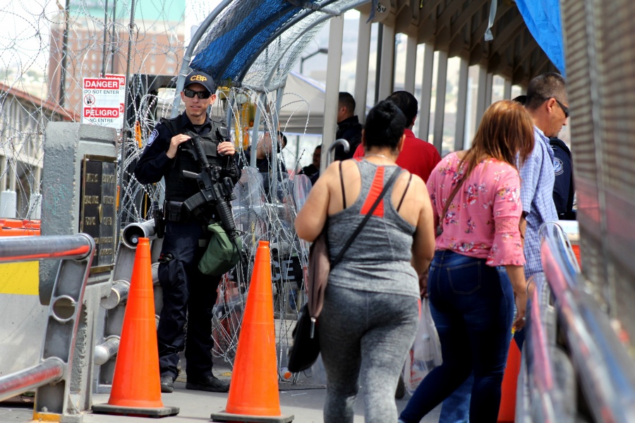 Defenderán legalmente a migrantes en EU