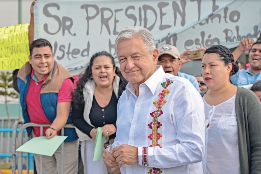 Desabasto de medicinas es “politiquería”: AMLO