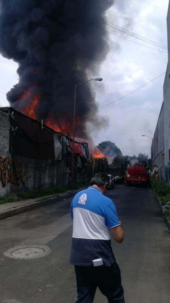 Se registra fuerte incendio en las inmediaciones de la CEDA