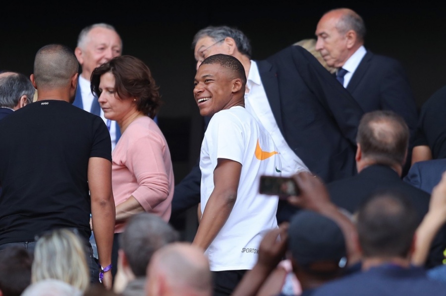 No prometo la renovación de Mbappé con el PSG: Leonardo