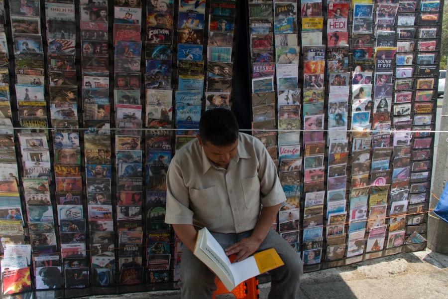 Proponen prohibir doblaje al español de películas