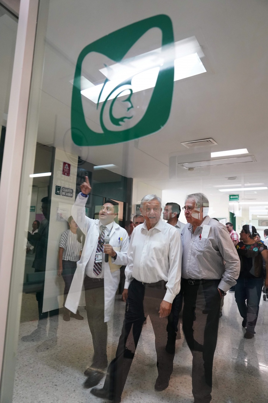 Plantea AMLO crear distribuidora de medicamentos