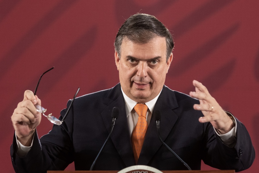 Narcoseries dañan imagen de México: Ebrard