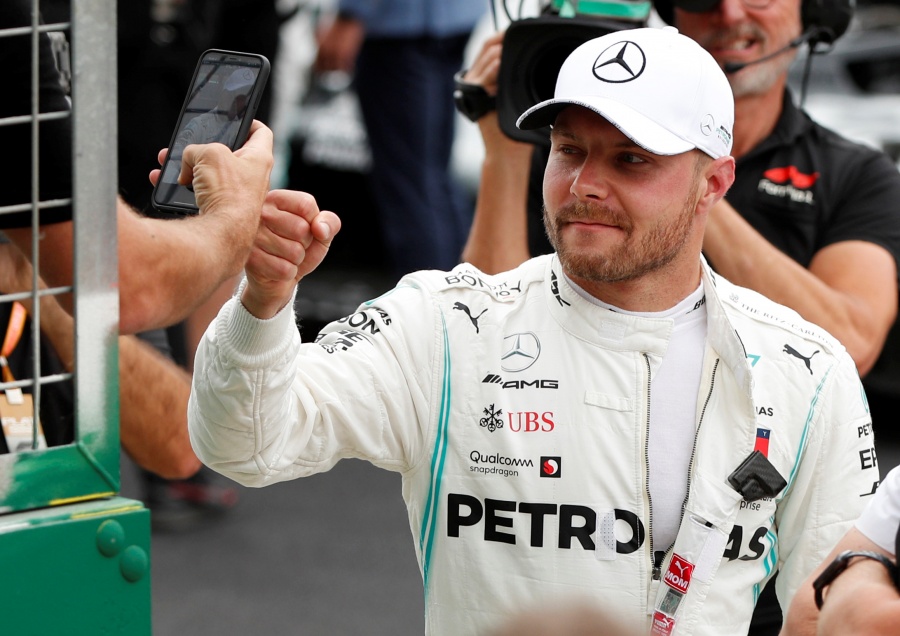¡Por un pelo! Bottas rebasa a Hamilton y logra la