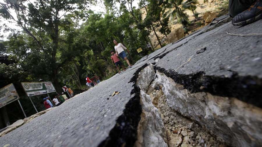 Sismo de magnitud 5.8 sacude Filipinas; reportan decenas de heridos y daños