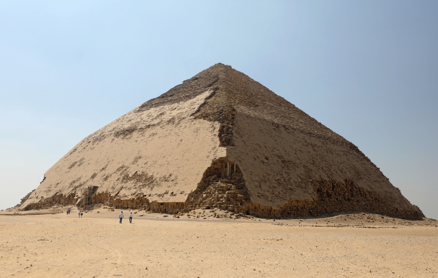 Egipto abre a turistas famosa pirámide