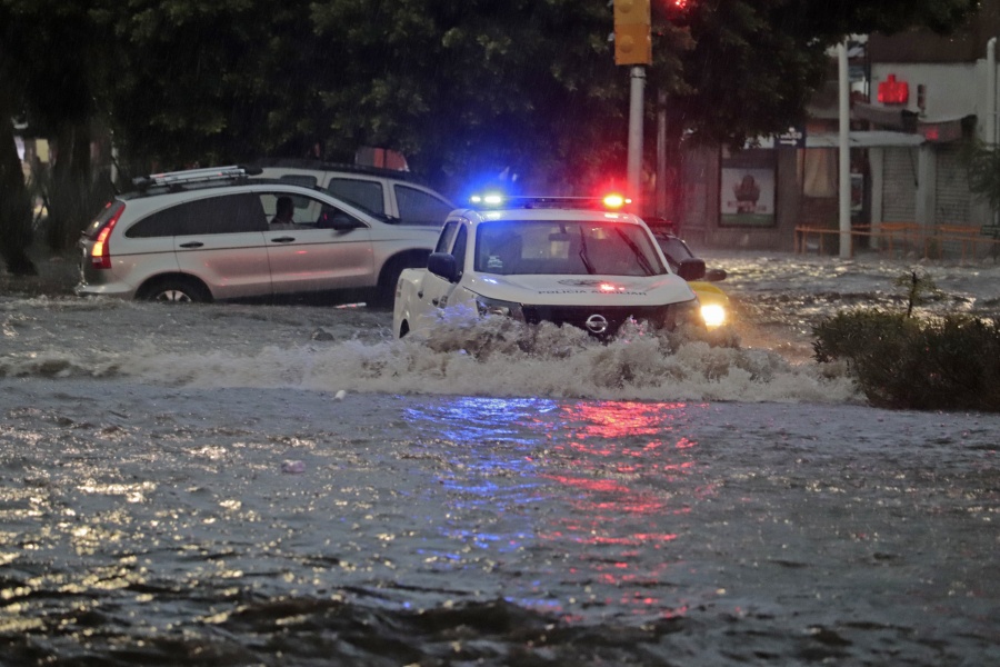 Lluvias e inundaciones colapsan zona metropolitana de Guadalajara, Jalisco