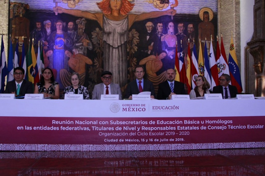 La formación de mexicanos incorruptibles es una meta clara: Moctezuma Barragán