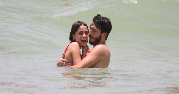 Tini Stoessel y Sebastián Yatra se comen literalmente a besos