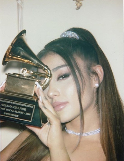 Ariana Grande tardó cinco meses en recibir su premio Grammy