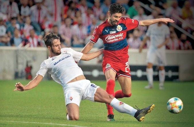 Chivas cae ante la Fiorentina y decepcionan en su debut