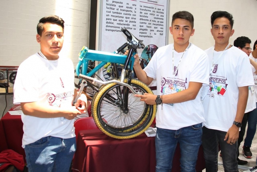 Jóvenes del IPN crean bicicleta plegable