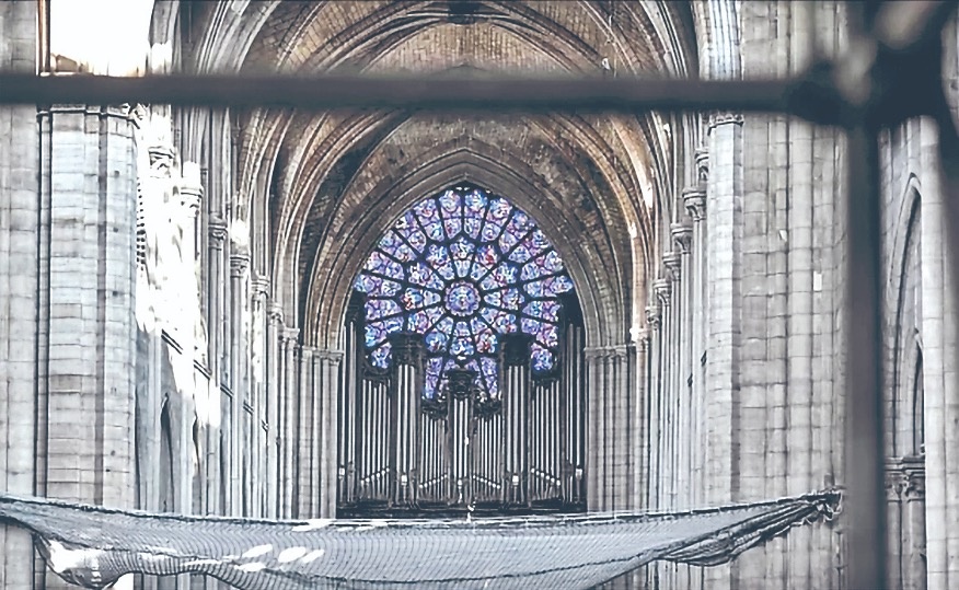 Persiste olor a quemado en Notre Dame