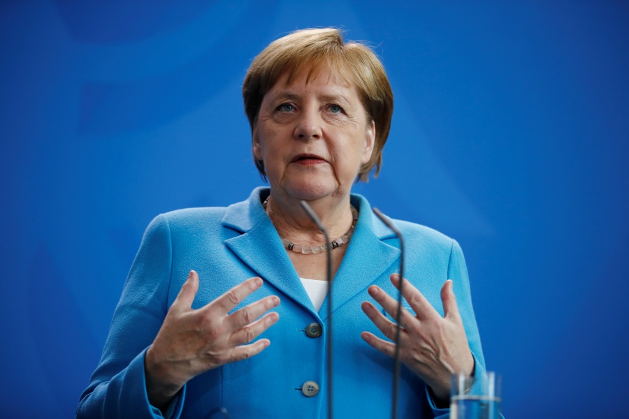 Merkel se distancia de Trump por declaraciones racistas contra legisladoras