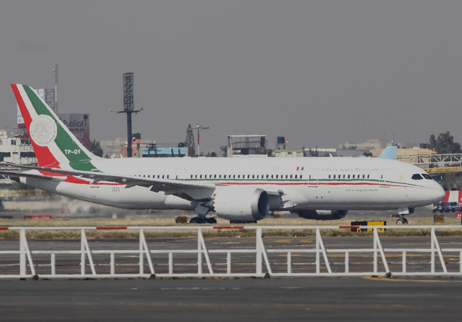 Banobras señala que son seis los interesados en comprar el avión presidencial